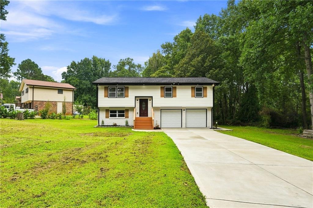 5827 Christopher Ln., Lithonia, GA 30058