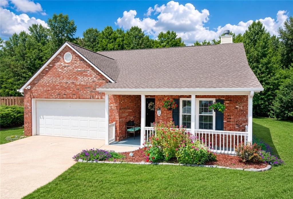 733 Jacoby Dr., Loganville, GA 30052