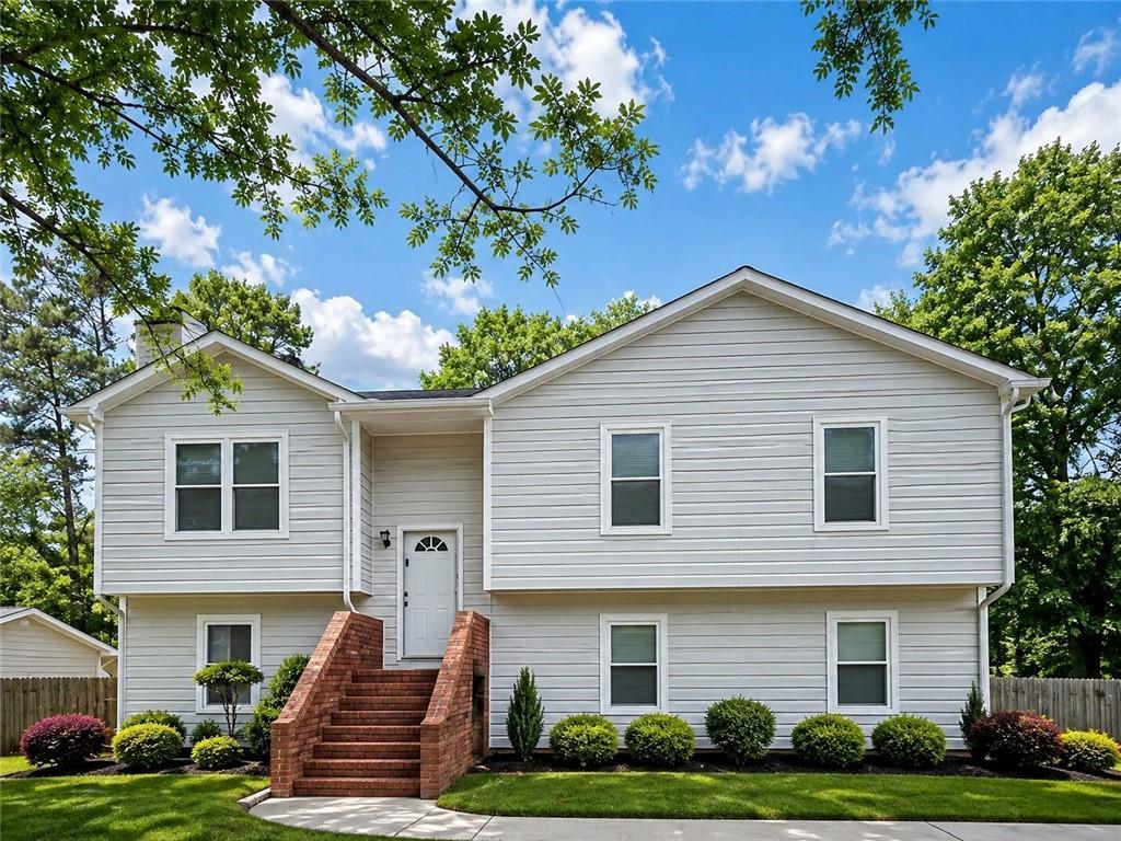 2061 Marshes Glenn Dr., Norcross, GA 30071
