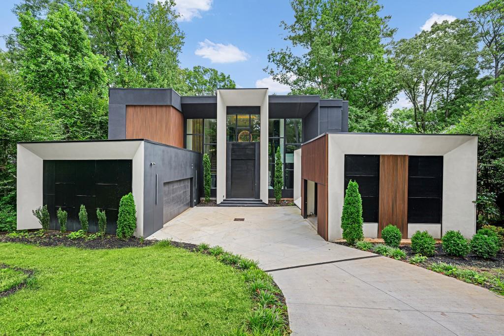2147 Briarwillow Dr., Atlanta, GA 30345
