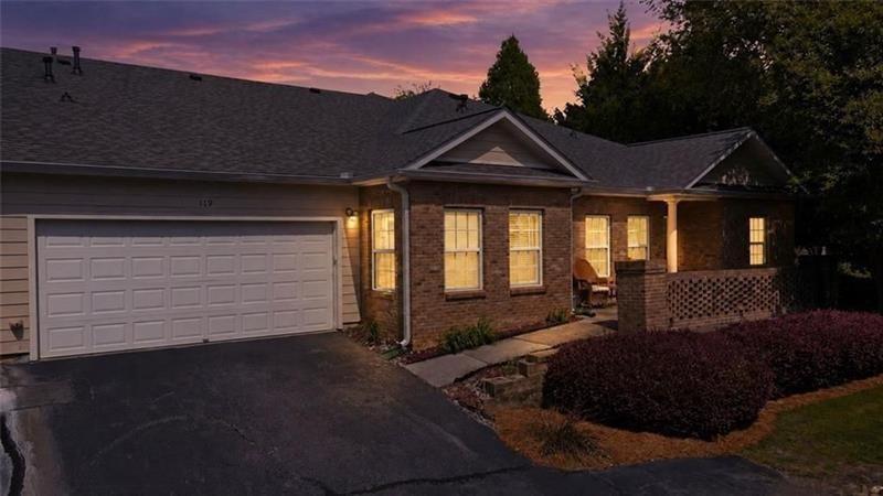 119 Villa Park Cir., Stone Mountain, GA 30087