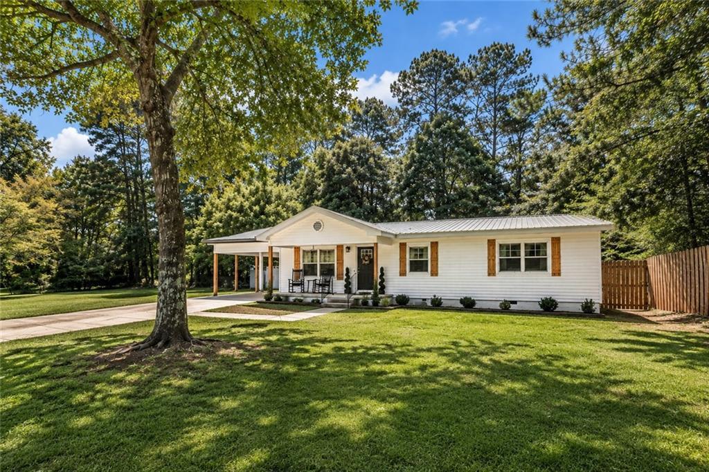 410 Coleman Dr., Statham, GA 30666