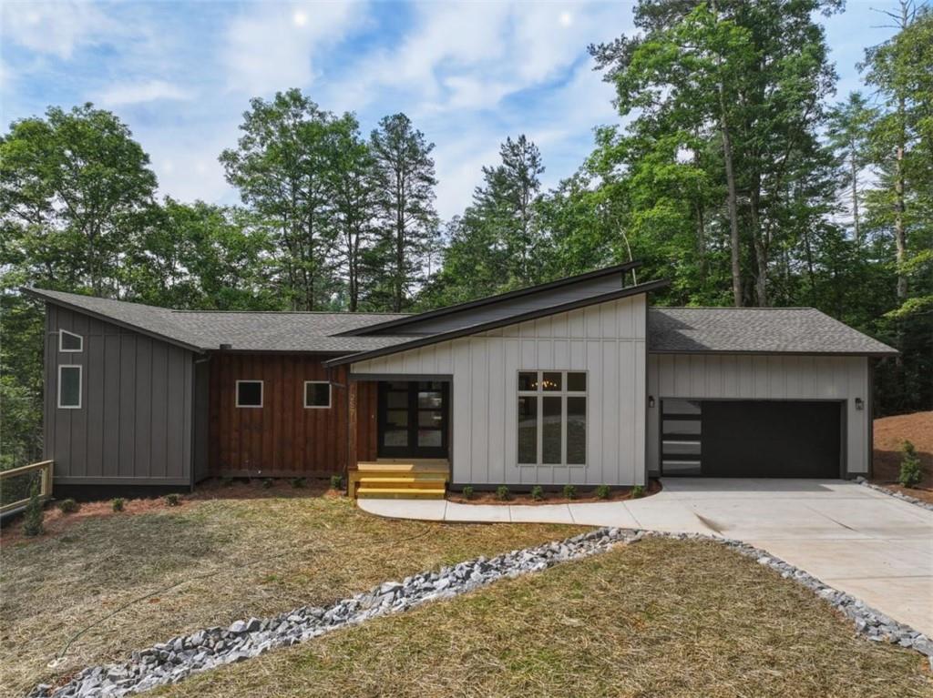 257 Gallery Ct., Ellijay, GA 30540