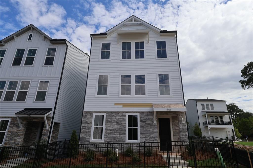 744 Auguste Ave., Scottdale, GA 30079