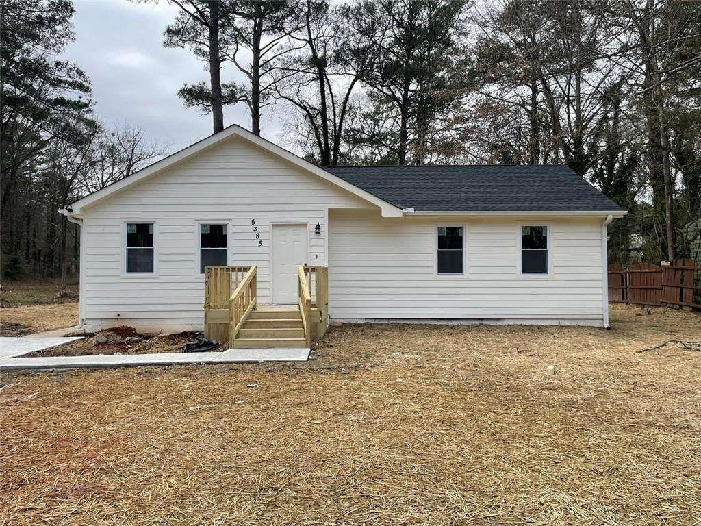 5385 Booker T Dr., Morrow, GA 30260