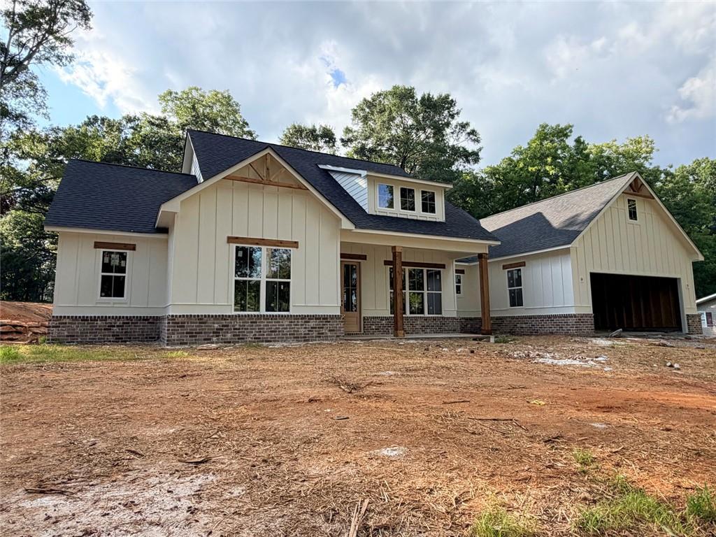 207 Walton St., Loganville, GA 30052