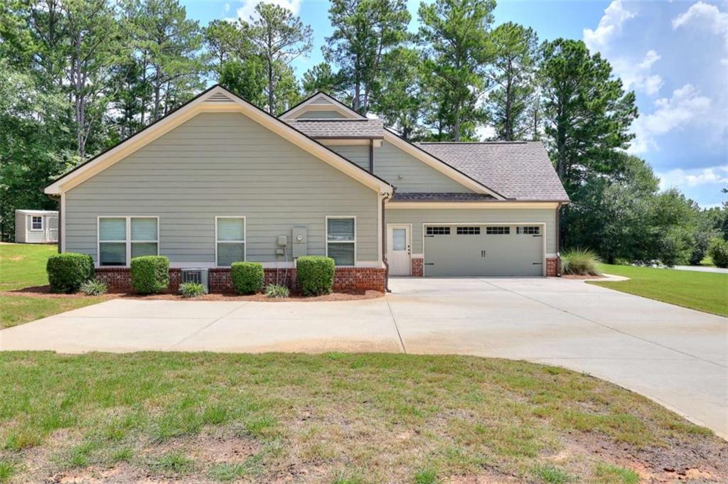 1414 Maple Cove Ln., Loganville, GA 30052