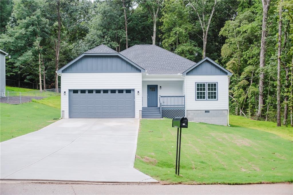 135 Harriette Dr., Stockbridge, GA 30281