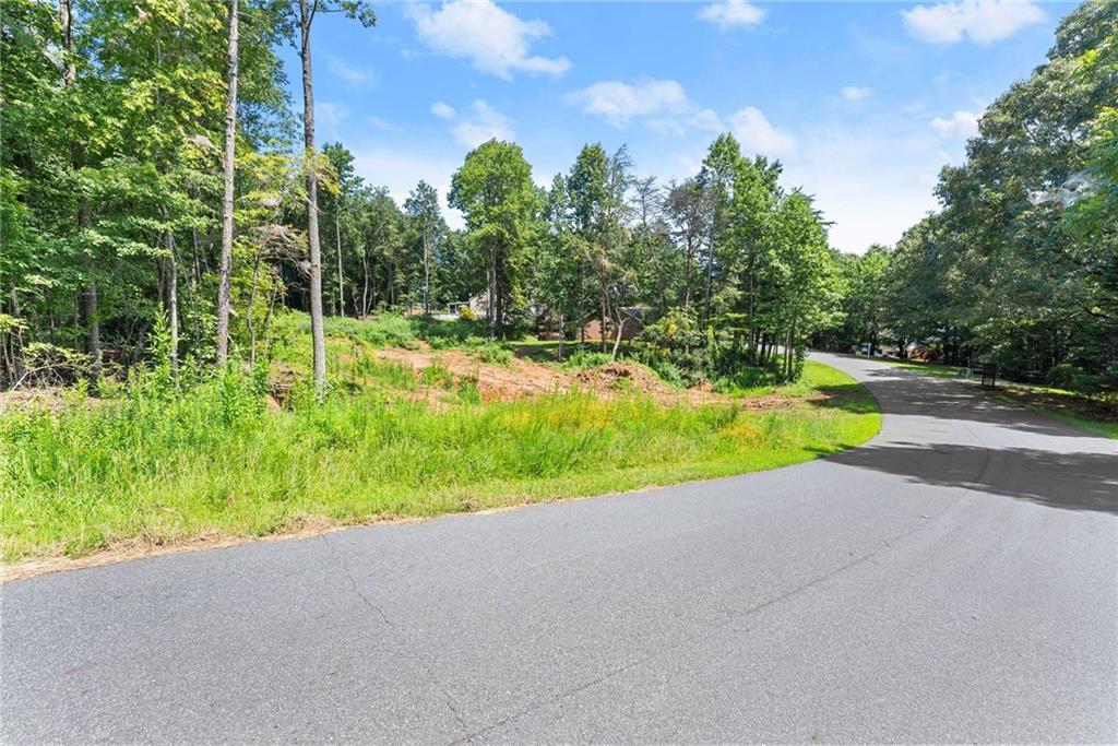8690 Bayhill Dr., Gainesville, GA 30506