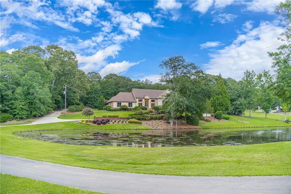 1601 Broadnax Mill Rd., Loganville, GA 30052