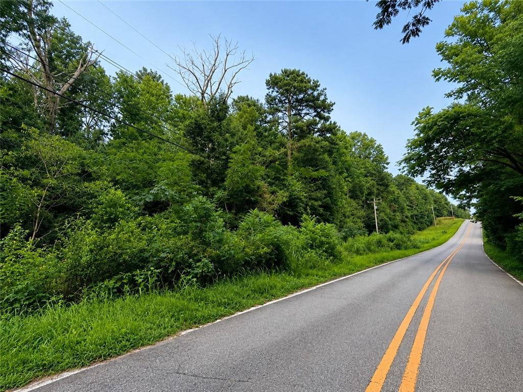 106 W Little River Ct., Eatonton, GA 31024