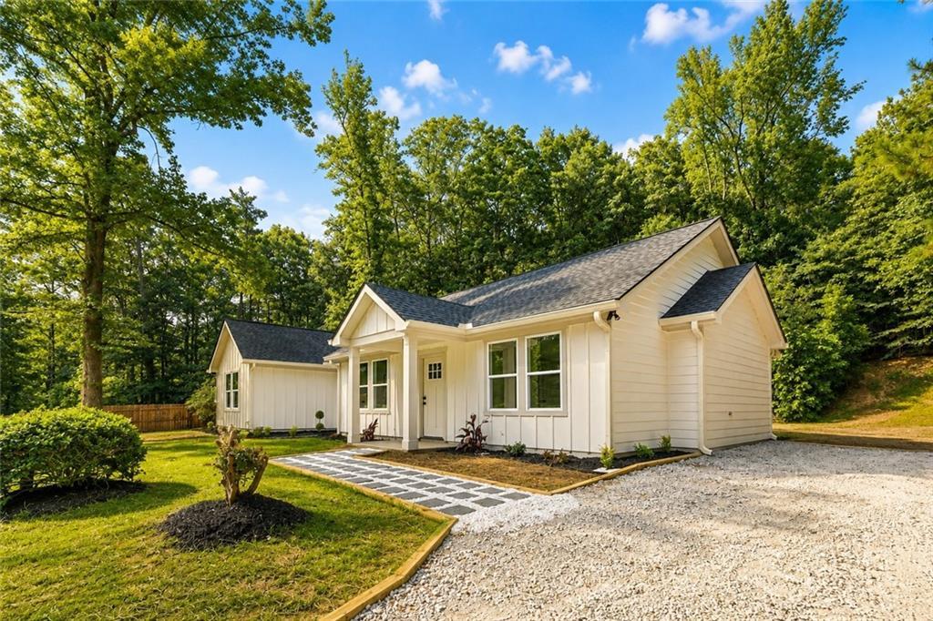 1231 Bunny Ct., Loganville, GA 30052