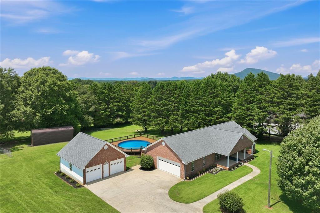 5573 Clarks Bridge Rd., Clermont, GA 30527