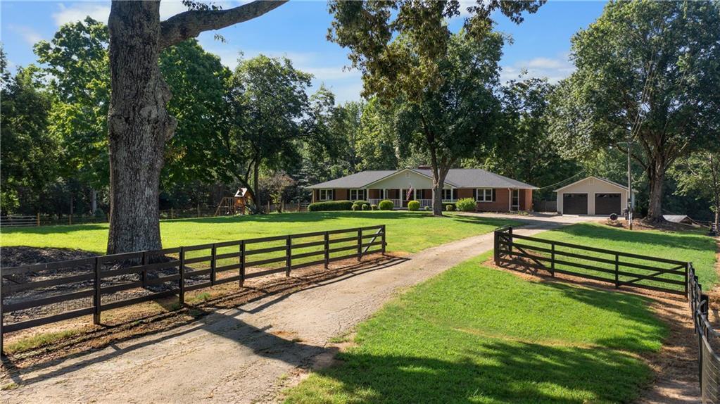 144 Hay Renfroe Dr., Dallas, GA 30157