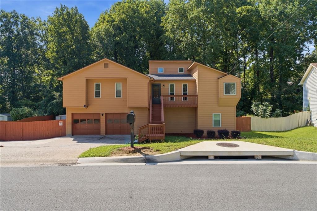 2890 Creekwood Ln., Lawrenceville, GA 30044