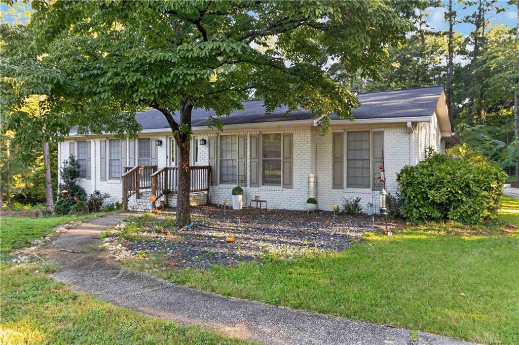 4866 Jennifer Ln., Douglasville, GA 30135