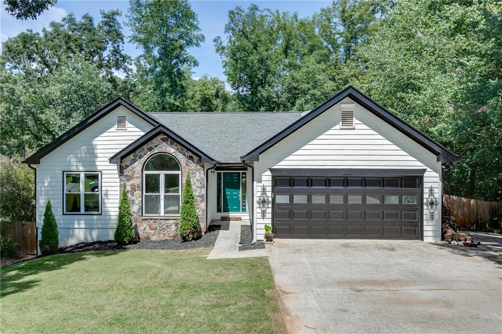 6447 Ivy Springs Dr., Flowery Branch, GA 30542