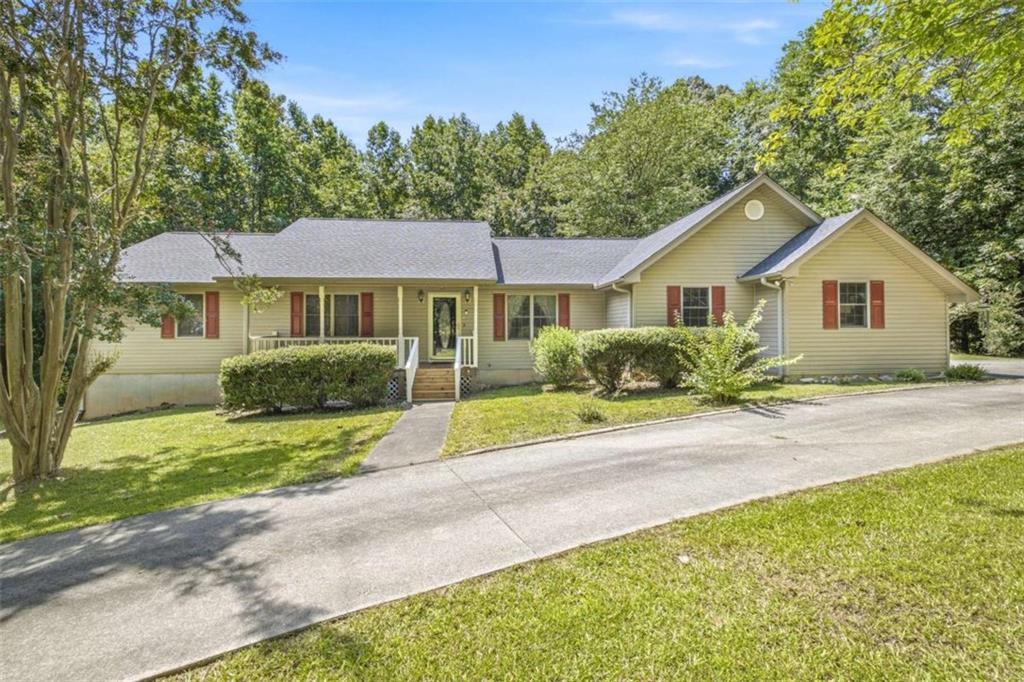 2600 Level Grove Rd., Cornelia, GA 30531
