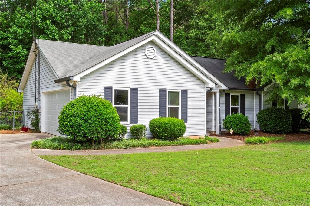 163 Nicki Ct., Hampton, GA 30228