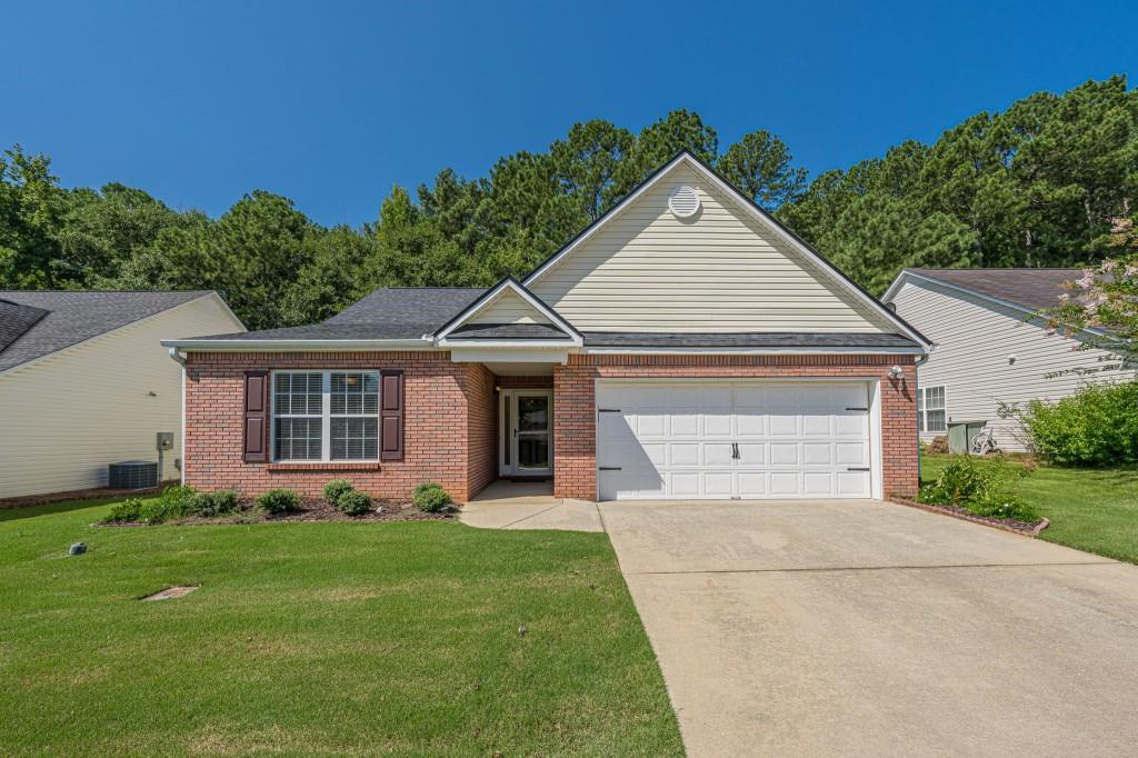 912 Village View Cir., Loganville, GA 30052