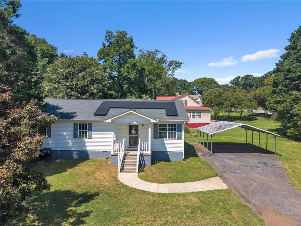 108 Lillie Ln., Maysville, GA 30558
