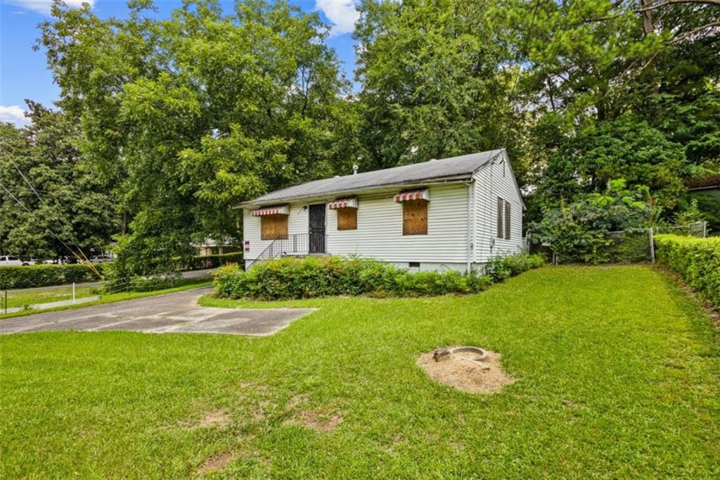 449 Hamilton E Holmes Dr., Atlanta, GA 30318