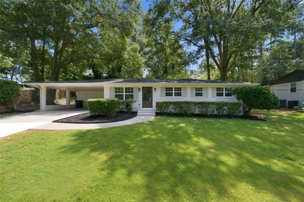 215 Valley Dr., Roswell, GA 30075