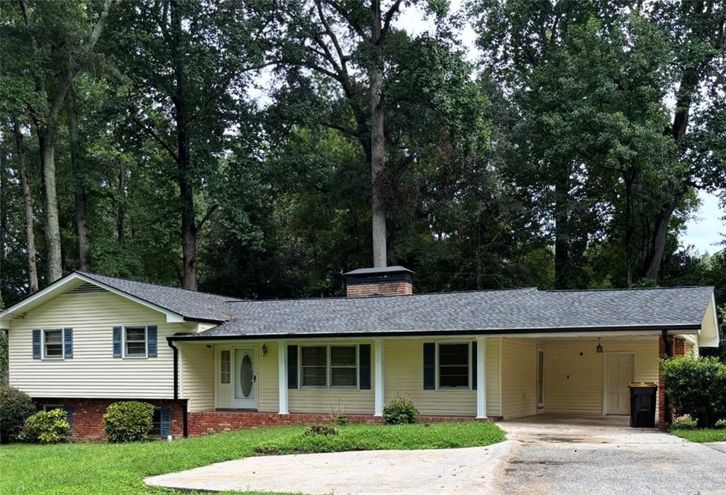 115 Valley View Dr., Fairburn, GA 30213