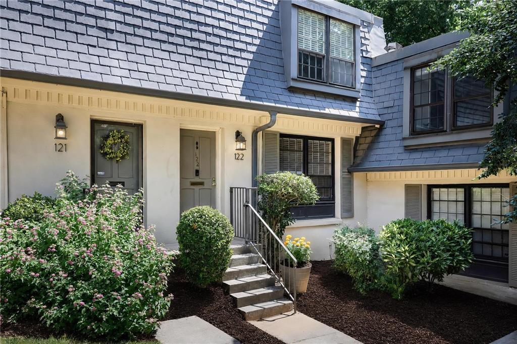 122 Woodmere Sq., Atlanta, GA 30327