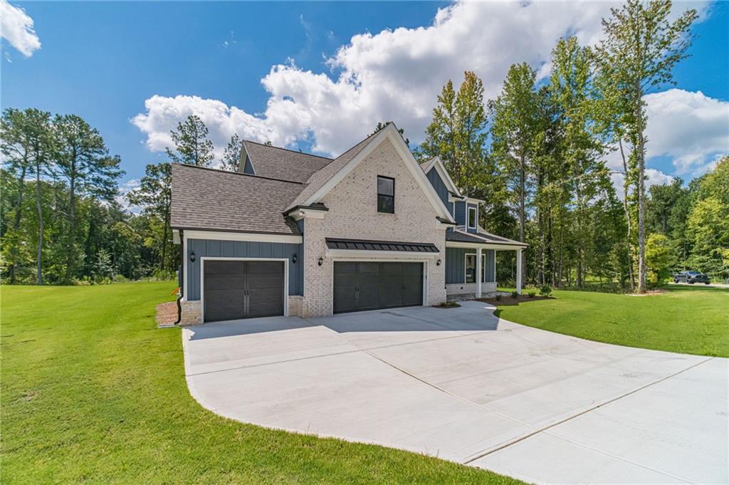 887 Bessie Ct., Loganville, GA 30052