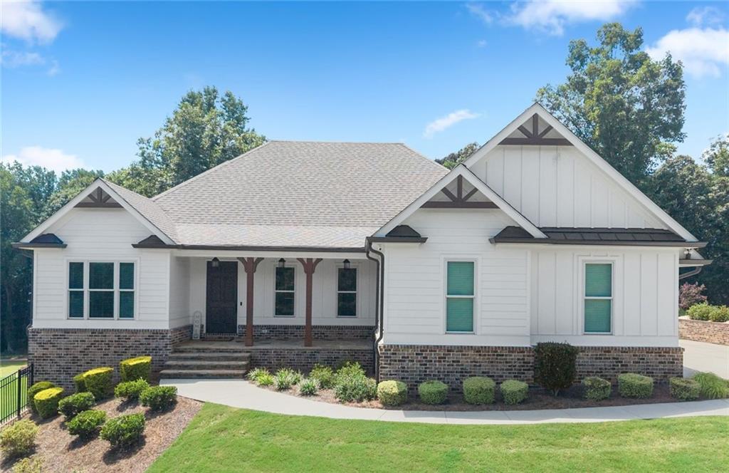4466 Park Royal Dr., Flowery Branch, GA 30542