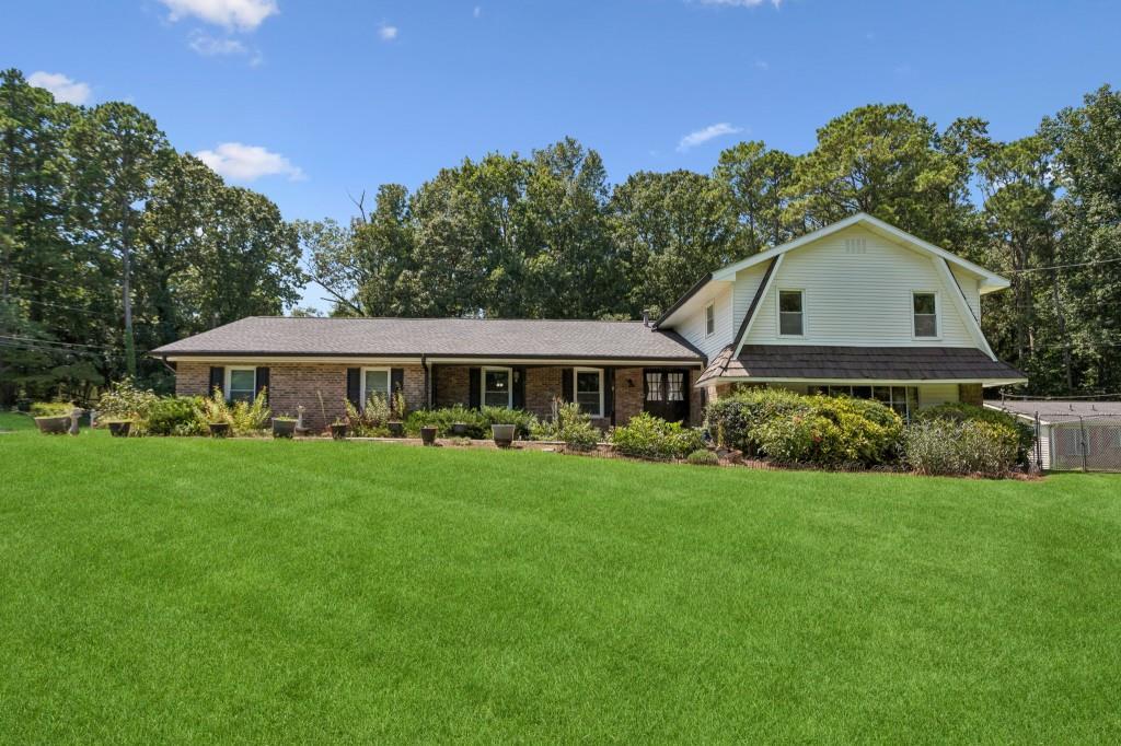 212 Simpson Dr., Kennesaw, GA 30144