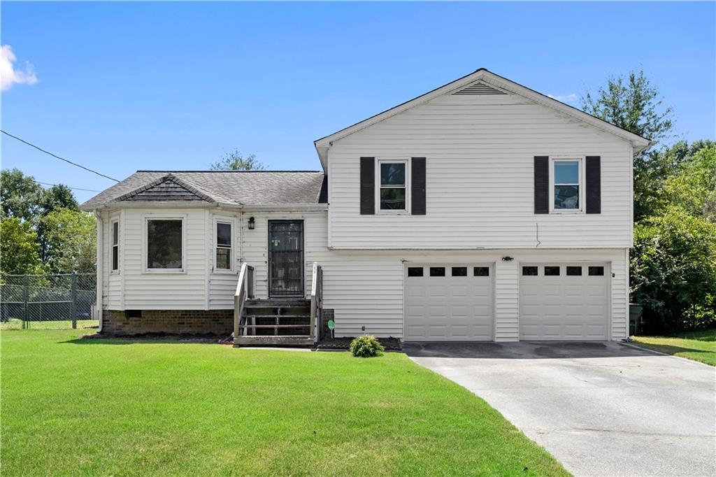 1560 Rose Garden Ln., Loganville, GA 30052