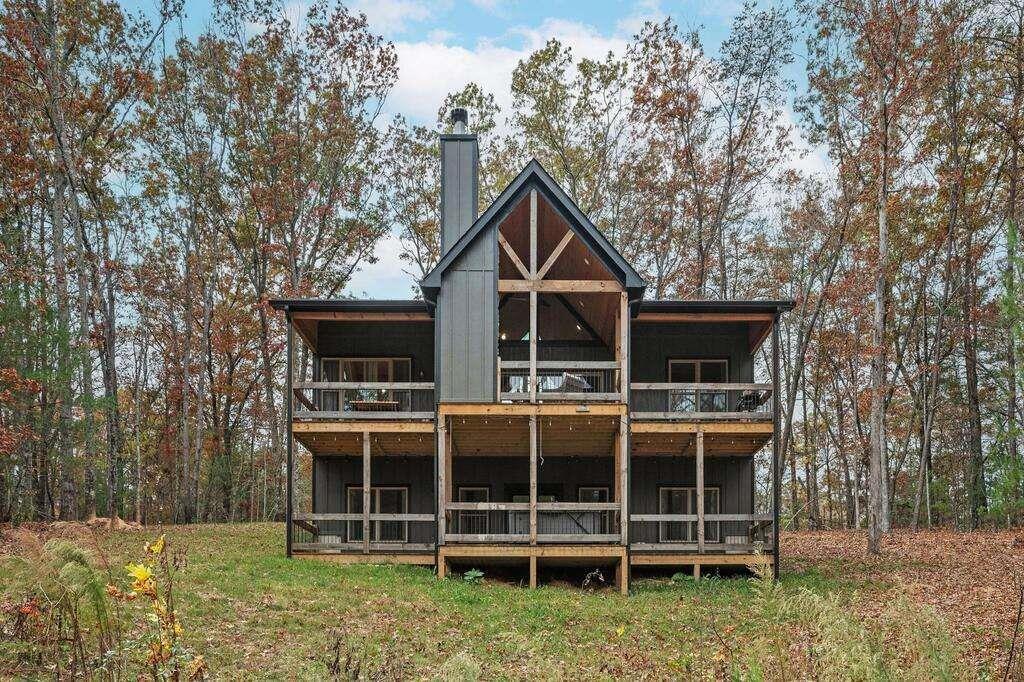 284 Lees Ride, Mccaysville, GA 30555