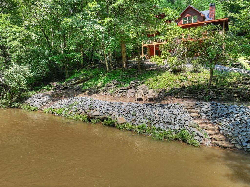 46 Private Dr., Ellijay, GA 30536