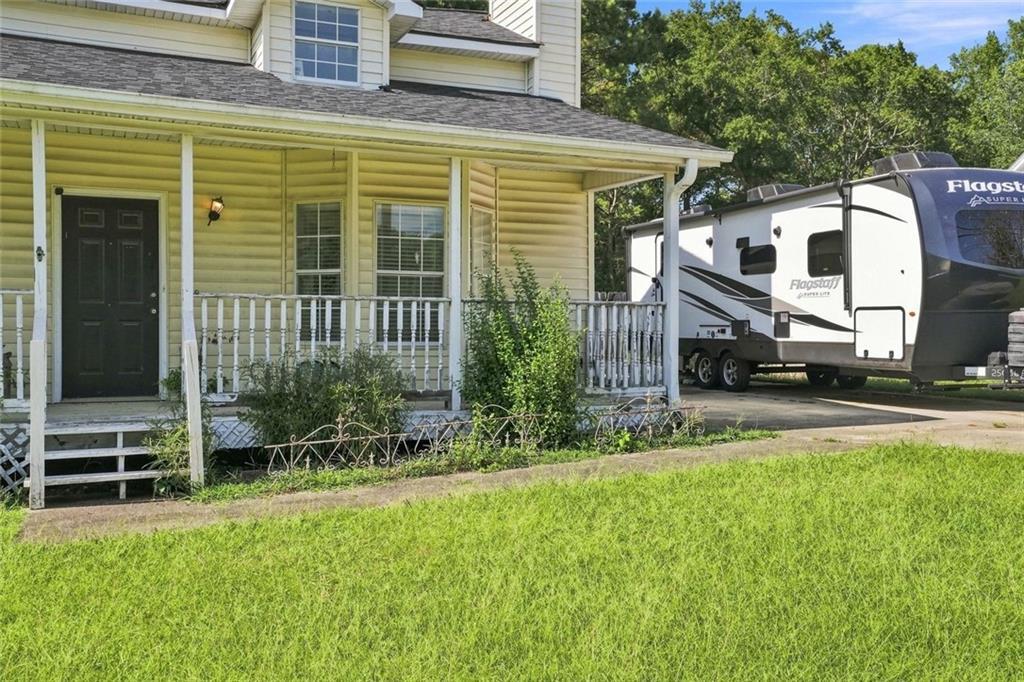 2152 Red Rose Ln., Loganville, GA 30052
