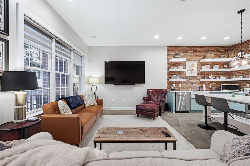 680 Greenwood Ave. #209, Atlanta, GA 30306