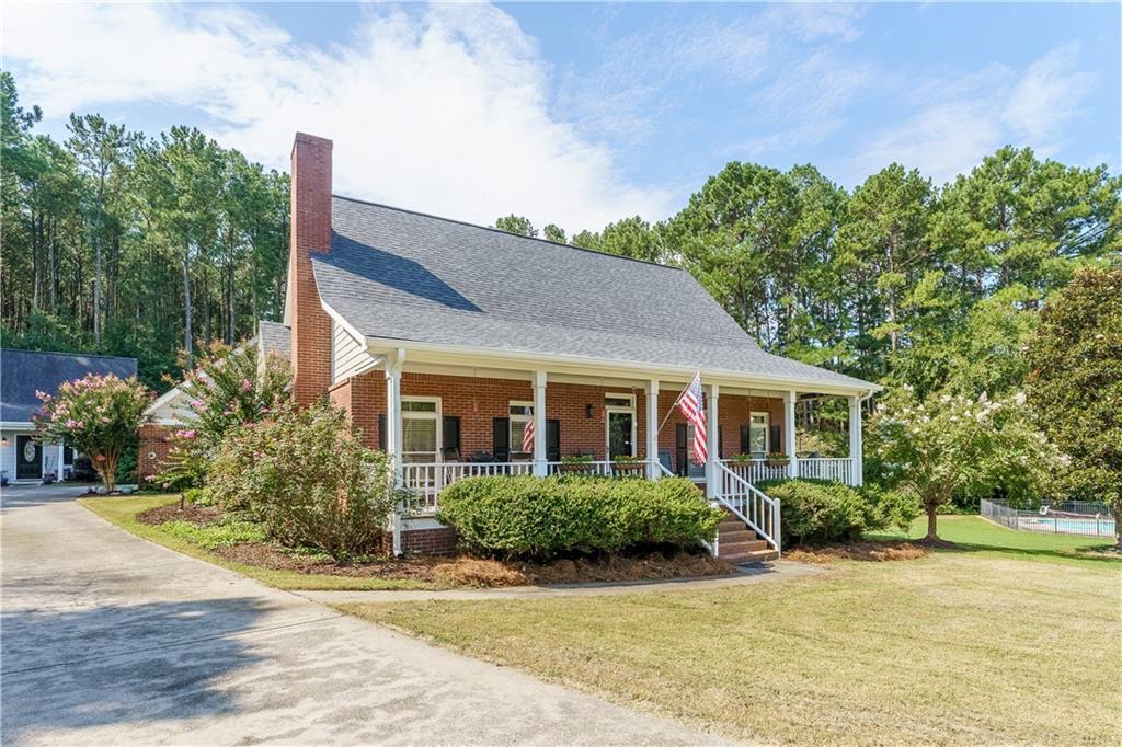5454 Mccullers Ln., Loganville, GA 30052