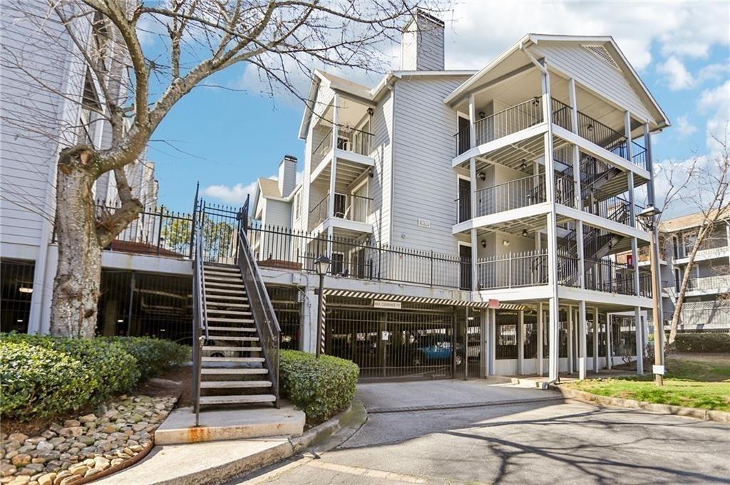 324 Granville Ct., Sandy Springs, GA 30328