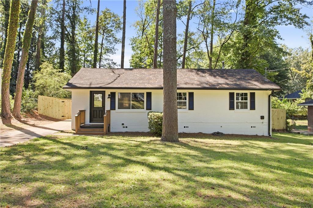 1676 Hollyhock Ter., Decatur, GA 30032