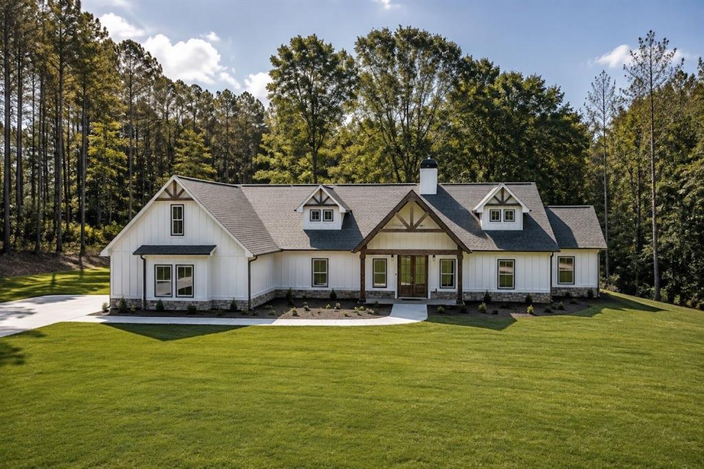 153 Riversong Rd., Carrollton, GA 30117