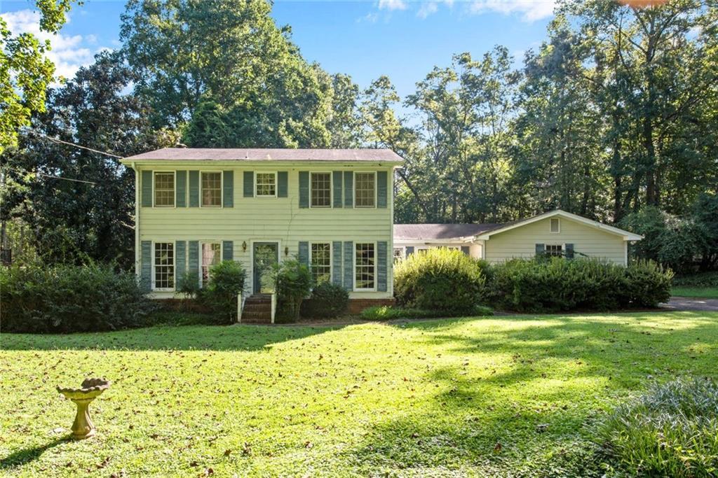 1255 Lake Charles Dr., Roswell, GA 30075