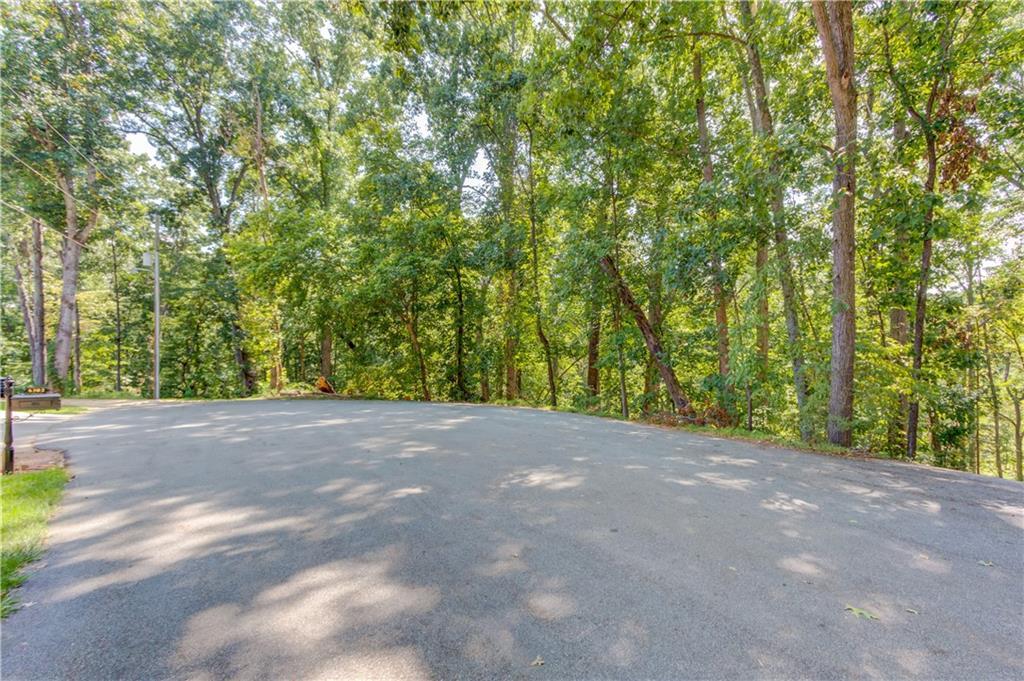 4301 Holiday Heights Dr., Oakwood, GA 30566