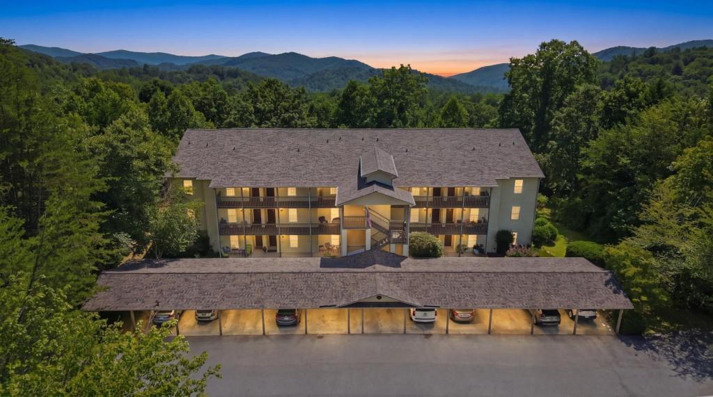 300 Ginger Creek  #307 Ln., Clayton, GA 30525