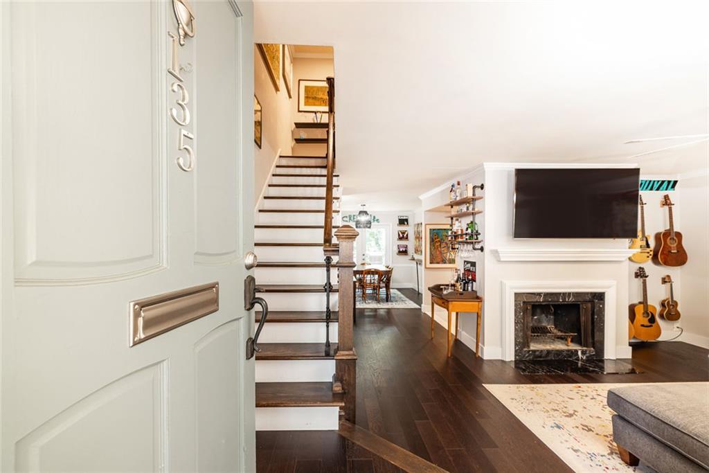 135 Woodmere Sq., Atlanta, GA 30327