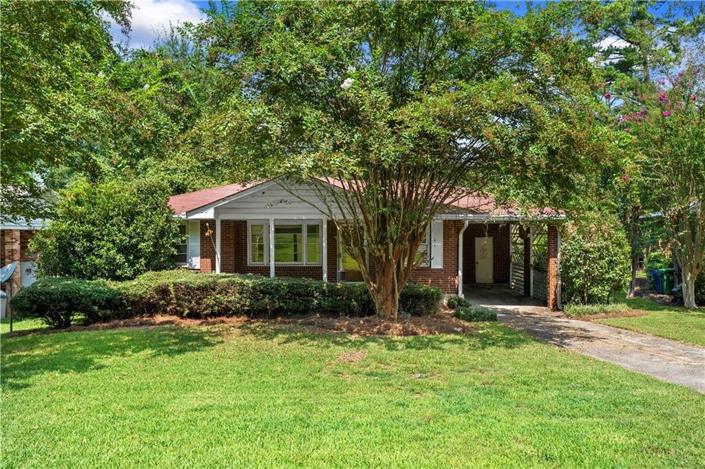 2592 Woodridge Dr., Decatur, GA 30033