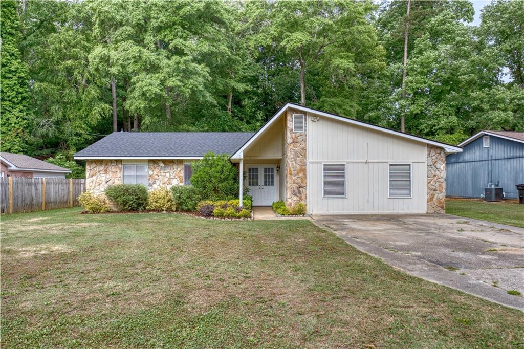 6517 Charter Oaks Cir., Columbus, GA 31909