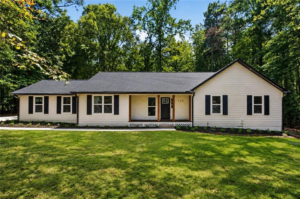 135 Springhouse Ln., Fayetteville, GA 30214