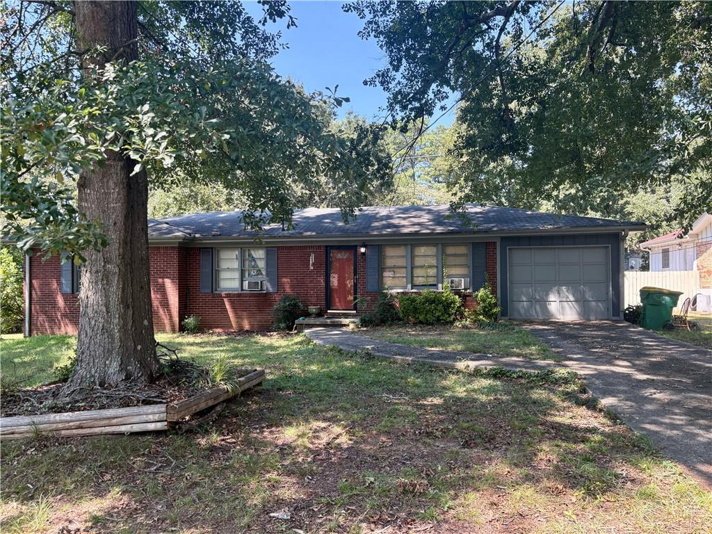 684 Virginia Cir., Forest Park, GA 30297