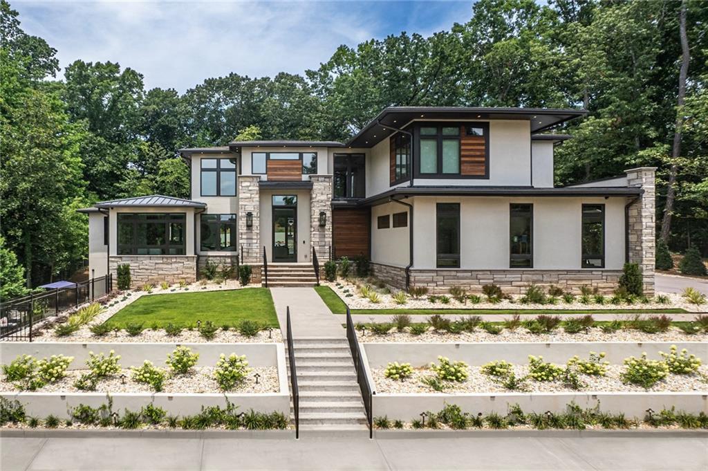 1090 Kingston Dr., Sandy Springs, GA 30342